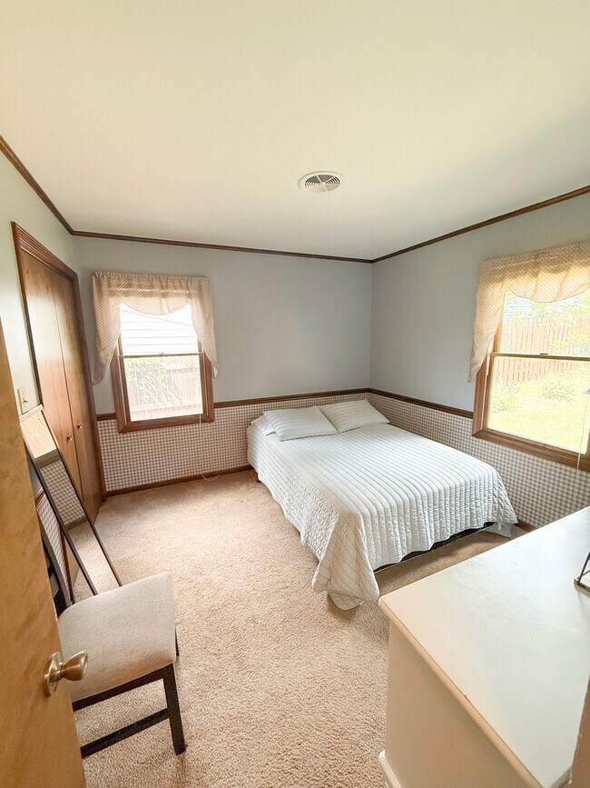 Building Photo - 557 Hardin Ave