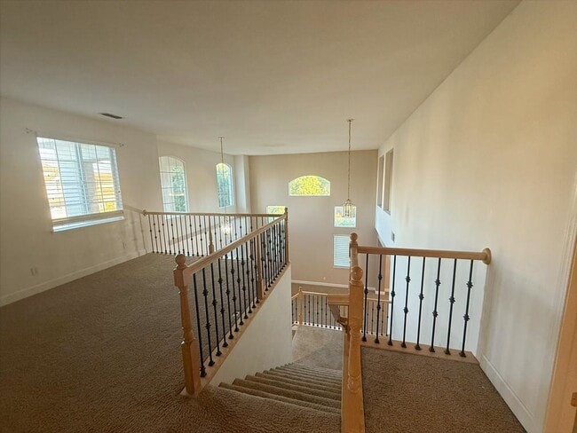 Building Photo - 6116 Ravenna Way