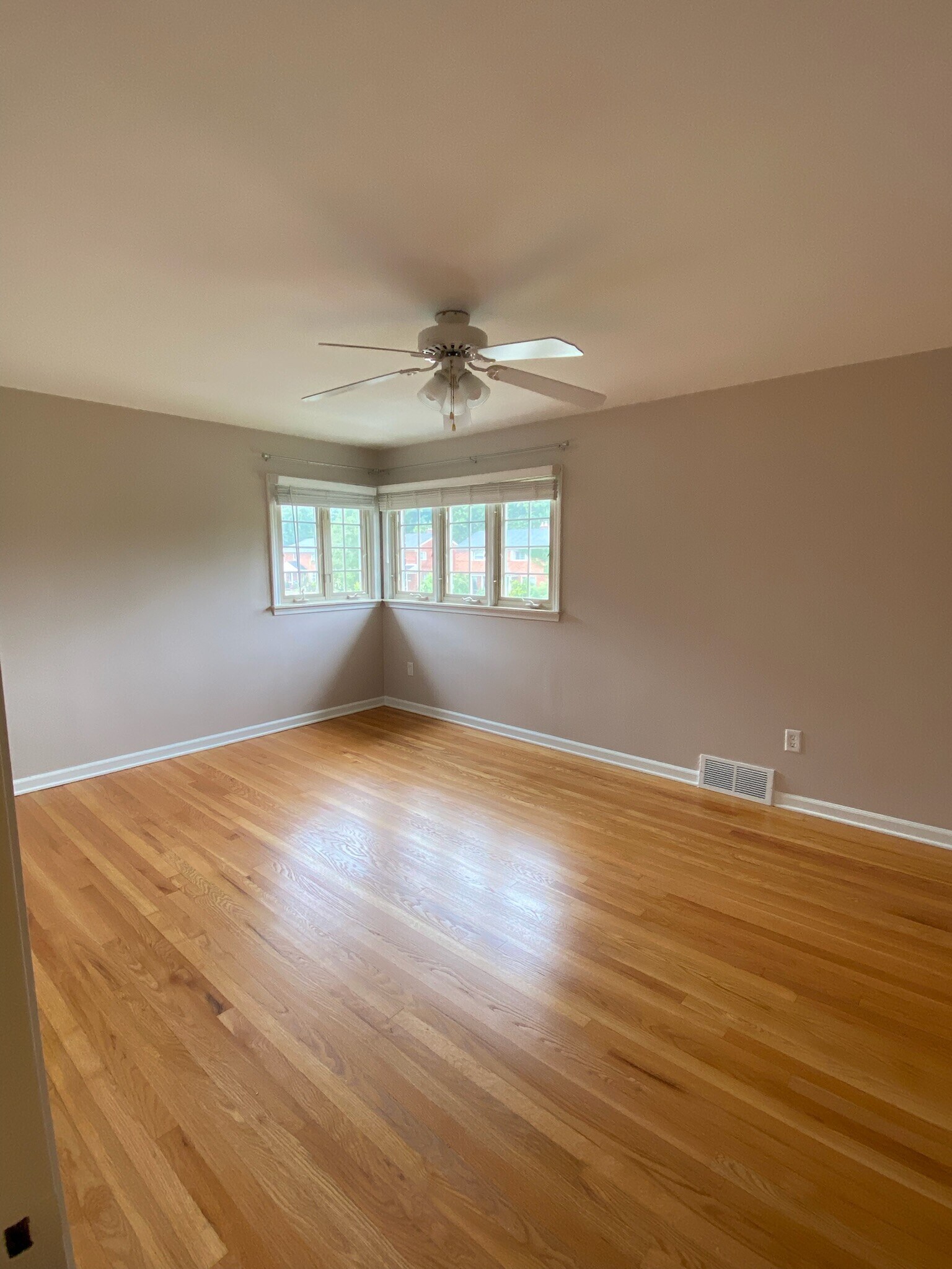 Bedroom 2 - 2534 Oliver Rd