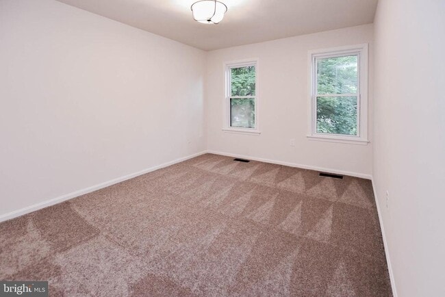 Building Photo - 1423 Albert Dr