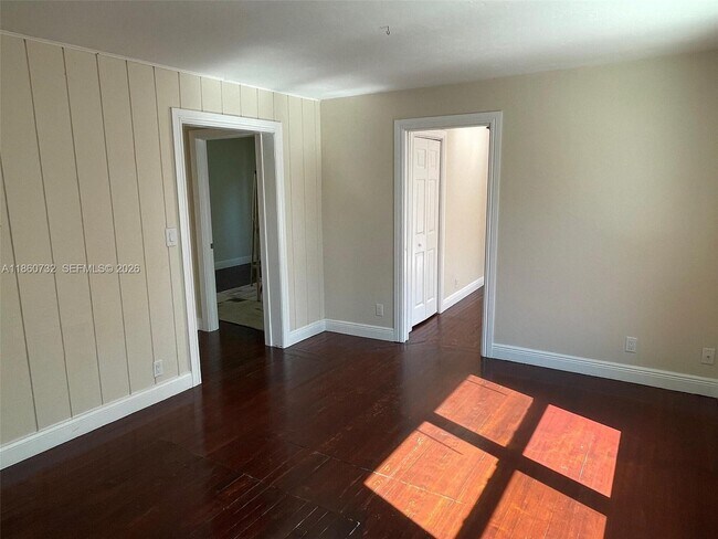 Building Photo - 1309 SE 1st St