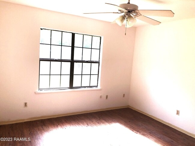 Building Photo - 413 Knollwood Cir