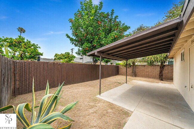Building Photo - "Charming 2-Bed Sanctuary in the Heart of Downey – Your Ideal Urban Retreat Awaits!"