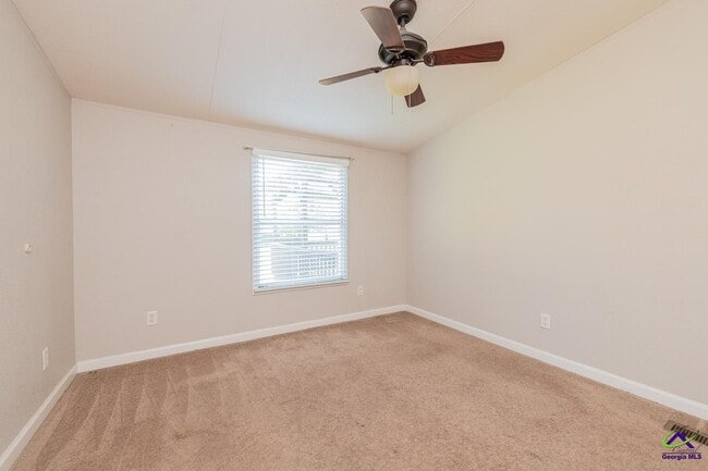 Building Photo - 137 Shamrock Cir