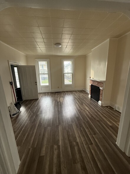Building Photo - 1119 Saint Vincent St