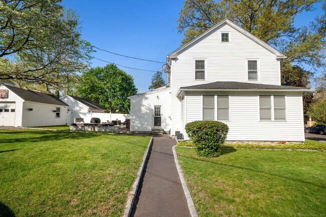 Building Photo - 15 Overland Ave