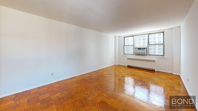 Building Photo - 240 E 35th St