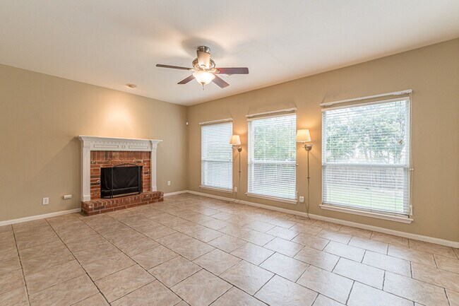 Building Photo - 13607 Auburn Oaks
