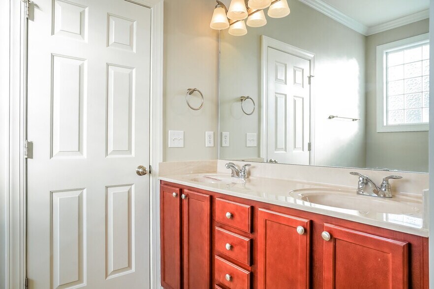 Building Photo - 500 Boswell Ln