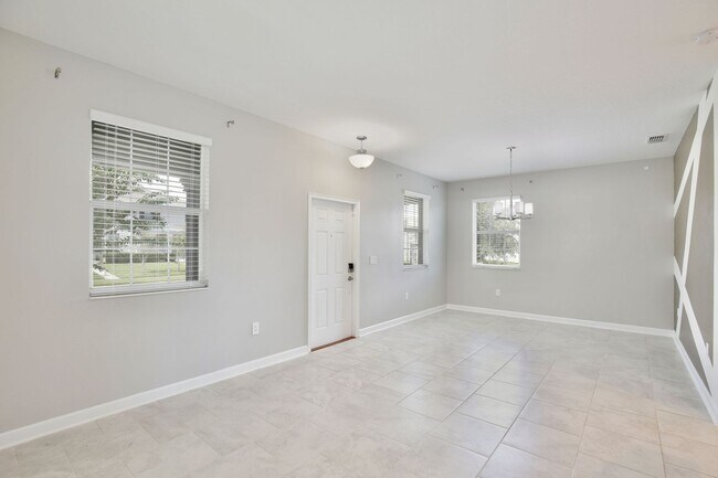 Building Photo - Former Model Townhome for Rent – Winter Ga...