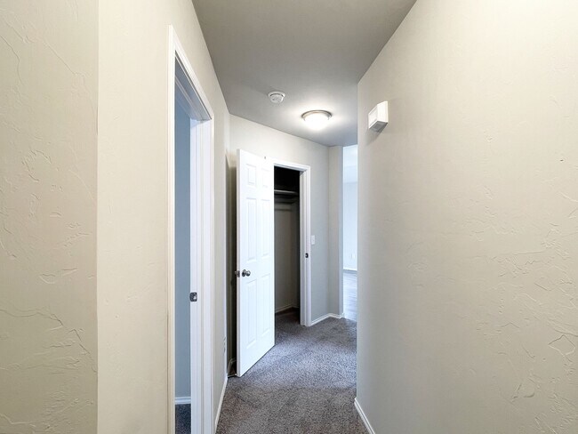 Building Photo - 9925 Blue Wing Trl