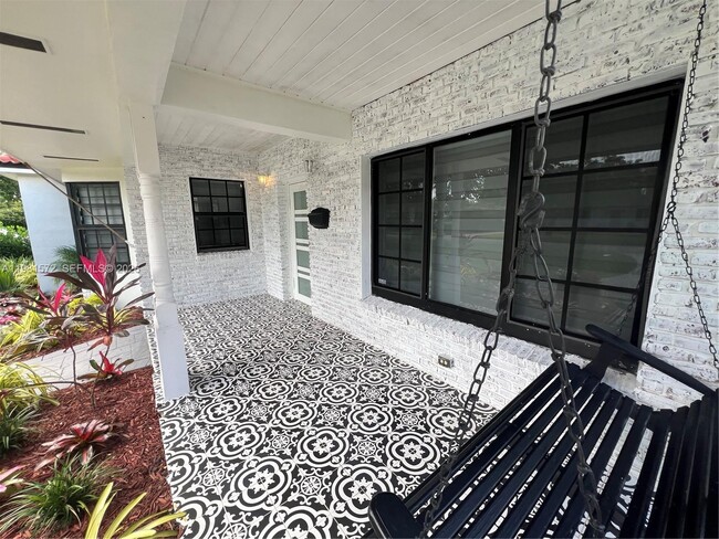 Building Photo - 140 Pocatella St