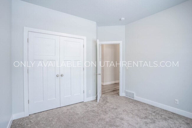 Building Photo - 472 S 230 W
