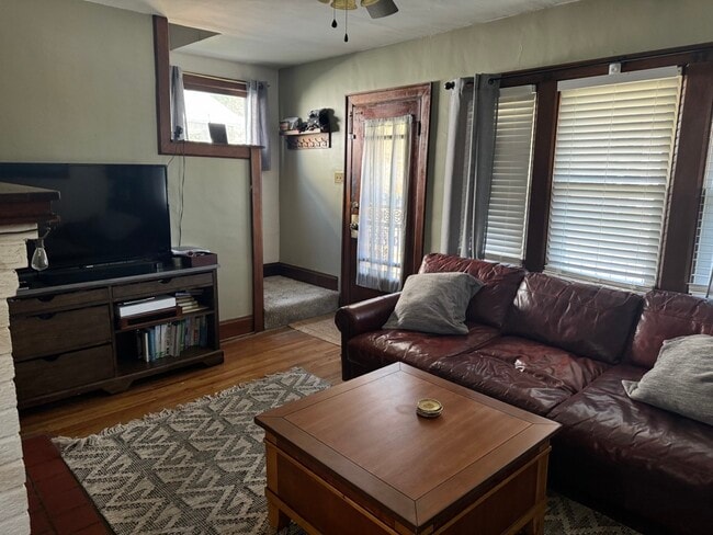 Building Photo - 265 E Markison Ave