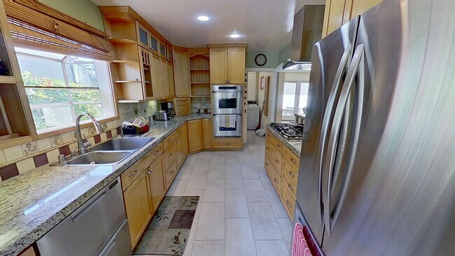 Building Photo - Amazing and Spacious 3 bed / 2 bath home! ...