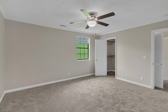 Building Photo - 764 Fox Ridge Dr