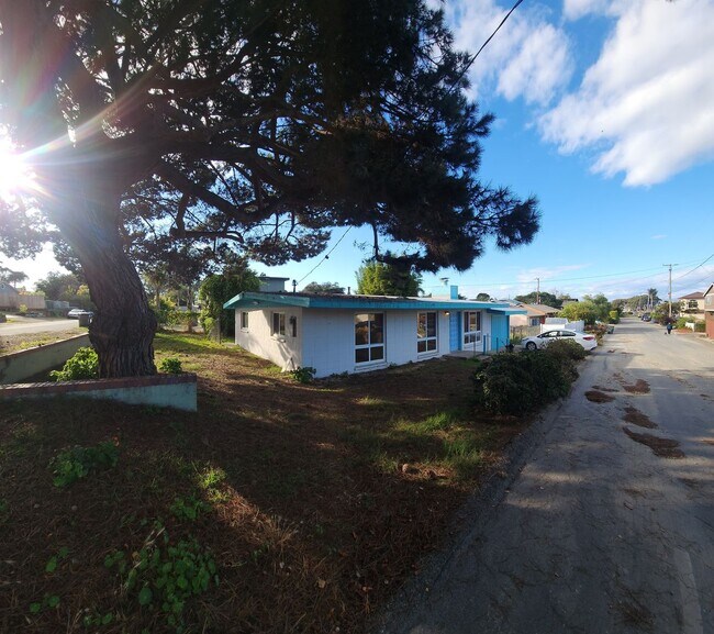 Primary Photo - Cuesta By the sea cottage for Rent! Close ...