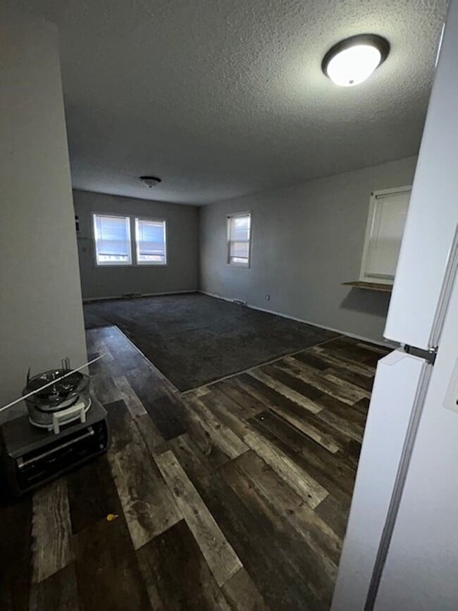 Building Photo - 713 S Duluth Ave