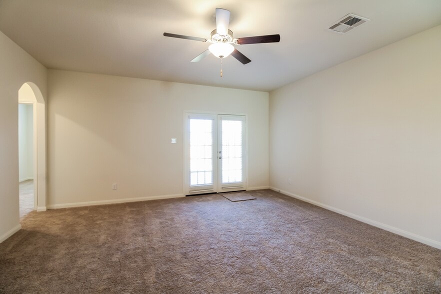 Building Photo - 26836 Steinbeck Dr