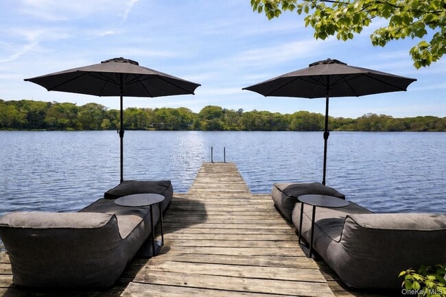 Building Photo - 15 Lake View Ct