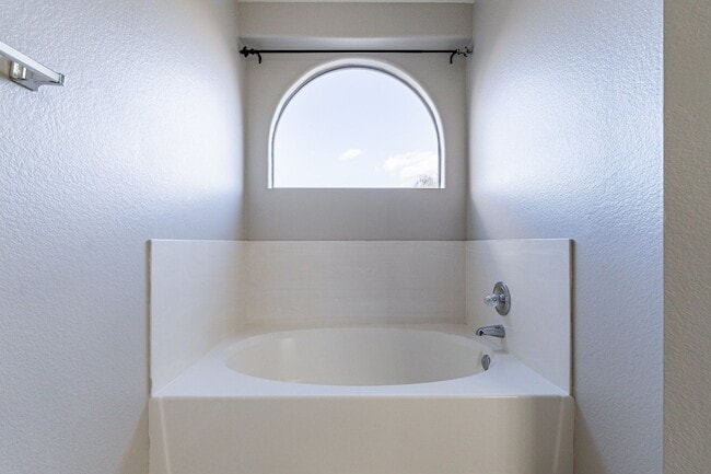 Building Photo - Stunning Tempe Home with Private Pool