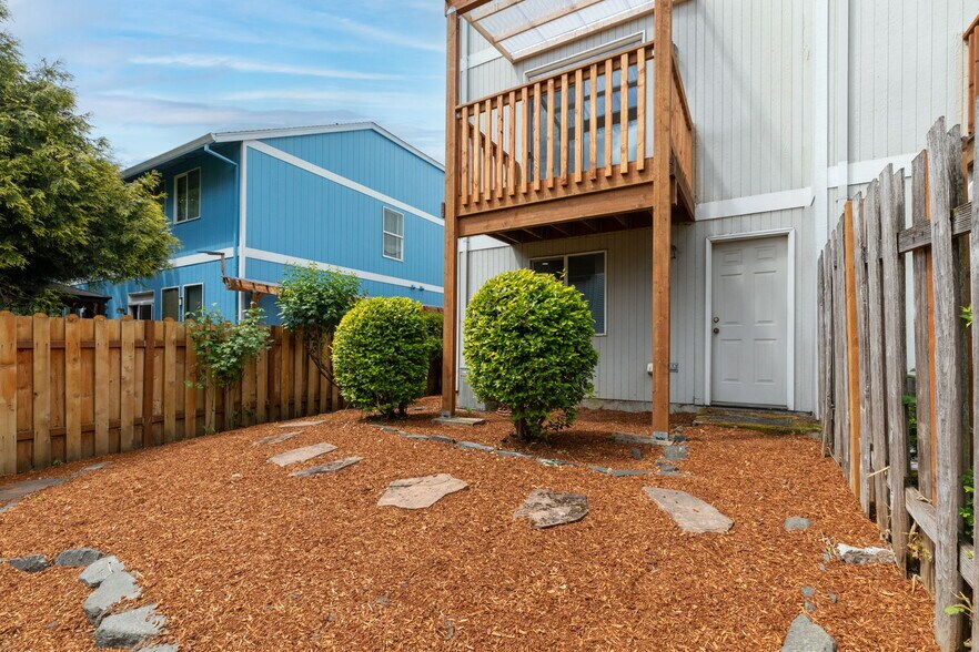Building Photo - 3938 SW 182nd Pl