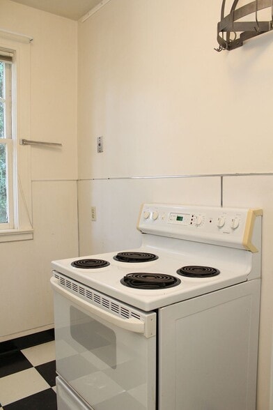 Building Photo - 1928 SW Laurel St