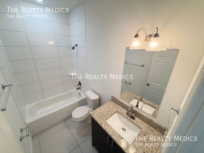 Building Photo - 2481 San Filippo Dr SE