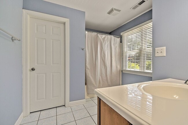 Building Photo - 9 Wayland Ct