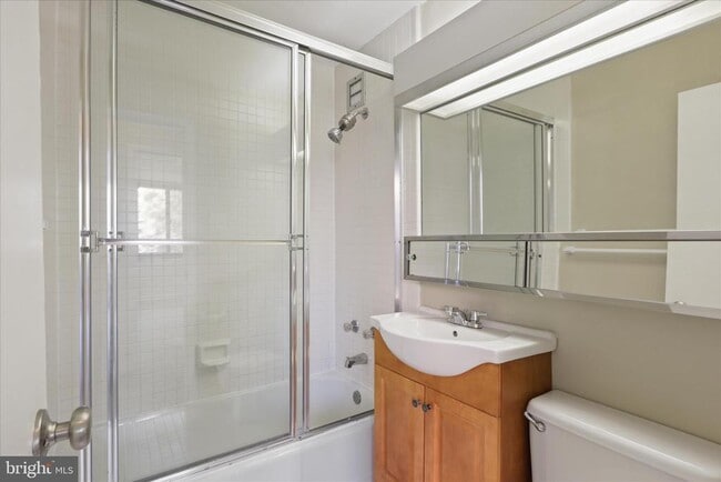 Building Photo - 1011 Arlington Blvd