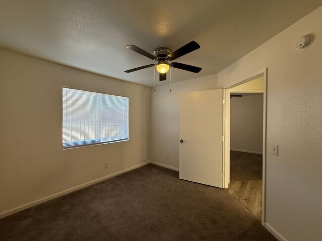 Building Photo - Palmdale 1 bedroom