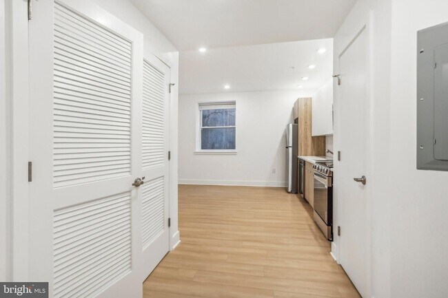 Building Photo - 3952 Lancaster Ave