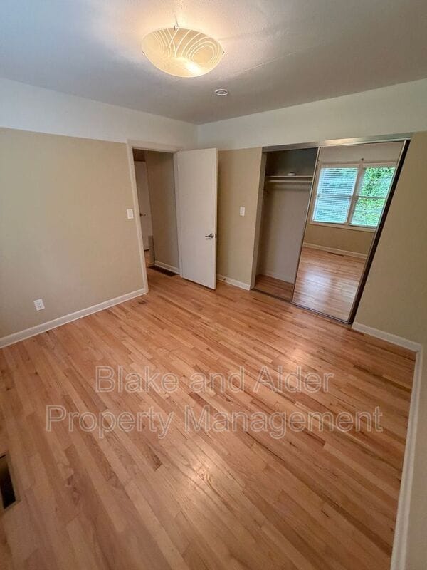 Building Photo - 5226 SE Clinton St