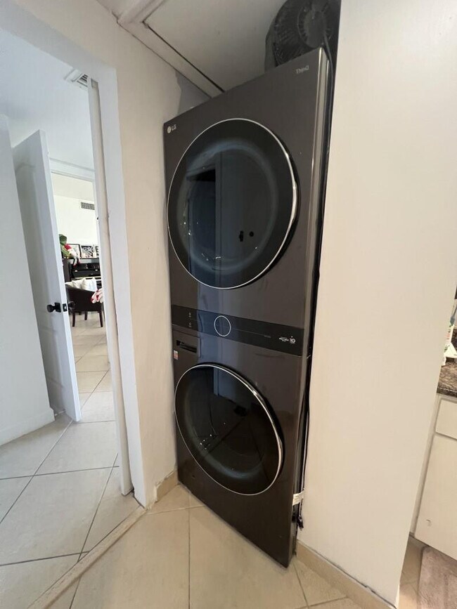 Building Photo - 5600 Collins Ave