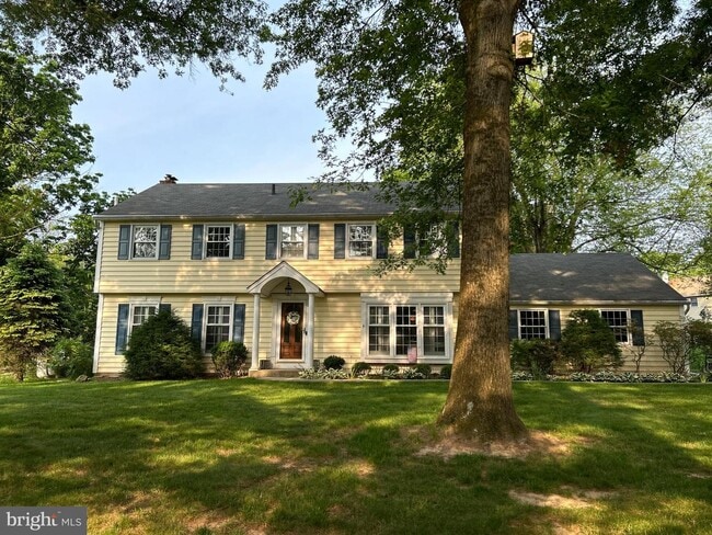 Building Photo - 5 Cedar Woods Dr