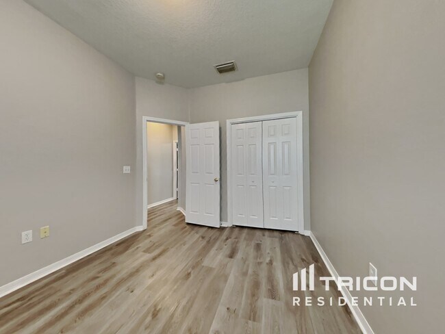 Building Photo - 4330 Marchmont Blvd