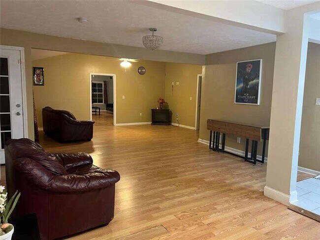 Building Photo - 3415 Glensford Dr
