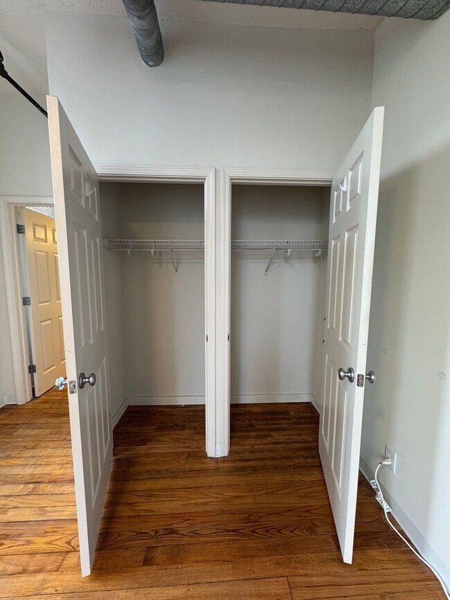 Building Photo - Main Street Loft Apartment