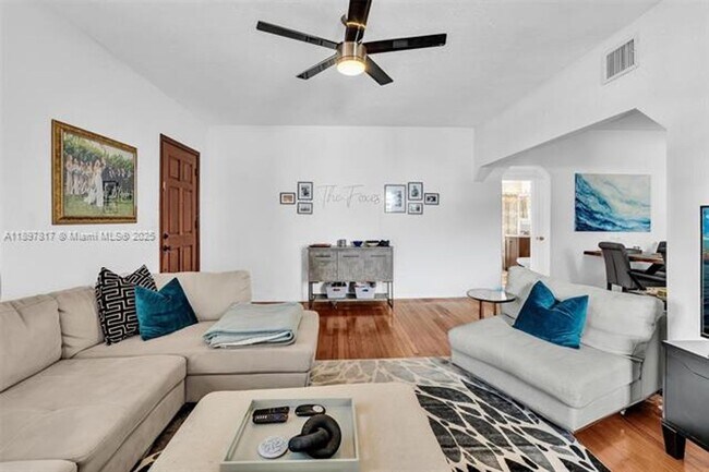 Building Photo - 836 W 40th St