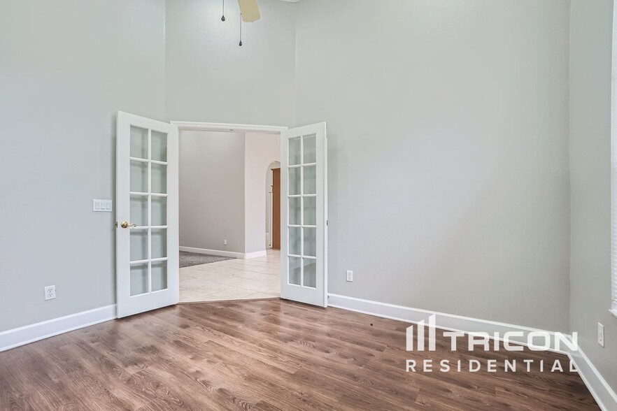 Building Photo - 639 Gulf Land Dr
