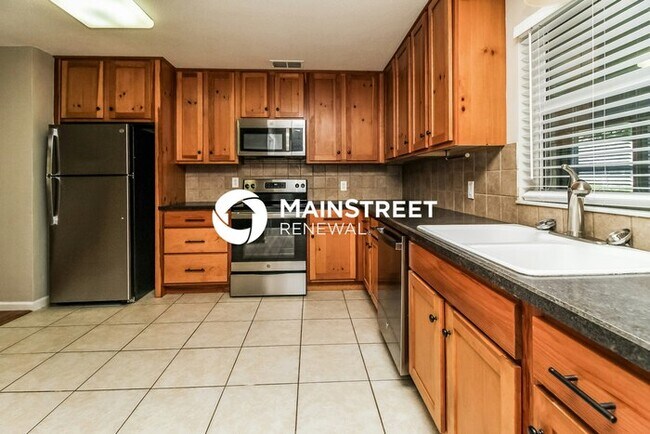 Building Photo - 3 Bedroom Pet-Friendly Home in St. Cloud, FL with Main Street Renewal