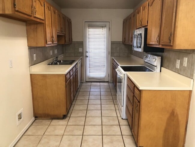Building Photo - 3703 Eagle Crest Dr