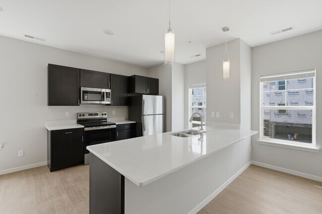 Building Photo - 142 Russ Dr SW