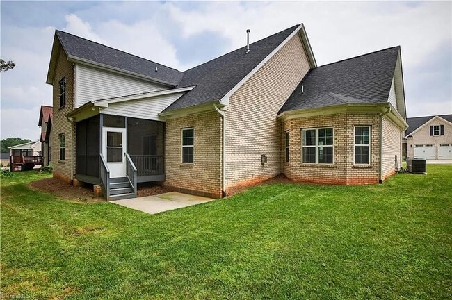 Building Photo - ****** $200 OFF FIRST FULL MONTH OF RENT!! ******