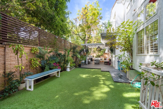 Building Photo - 736 Oxford Ave