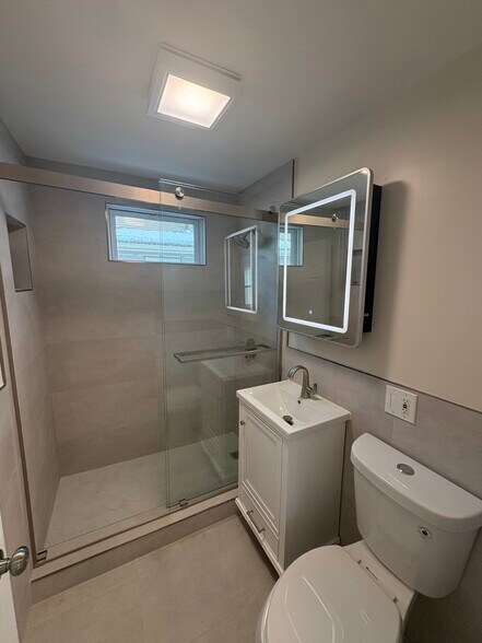 Building Photo - 7 Smith St