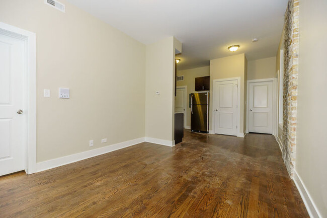 Building Photo - 1334 W 18th Pl