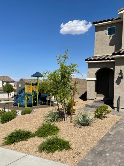 Building Photo - 365 Rosefinch St