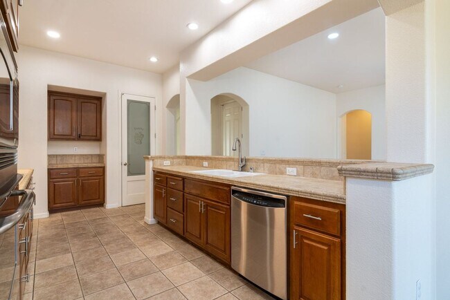 Building Photo - 3350 W Stewart Ave