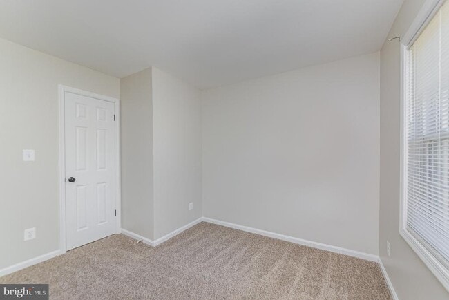 Building Photo - 825 Chesney Ln